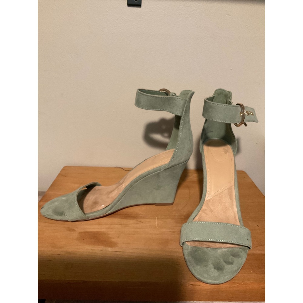 Journee Collection Bonnie Buckle Wedge Sandals Sage Green Faux Suede Size 8.5